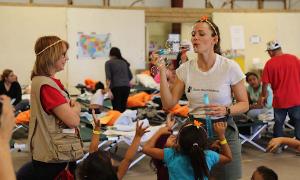 Jennifer Garner volunteers at one of the Save the Children facilities in Deming, New Mexico